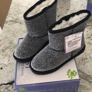 Sheep dawgs Girls silver glitter boot Size 6/7